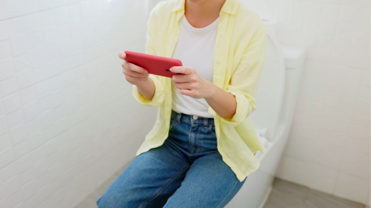 Your Toilet Scrolling Habit Might Be Linked to Hemorrhoids, Study Finds